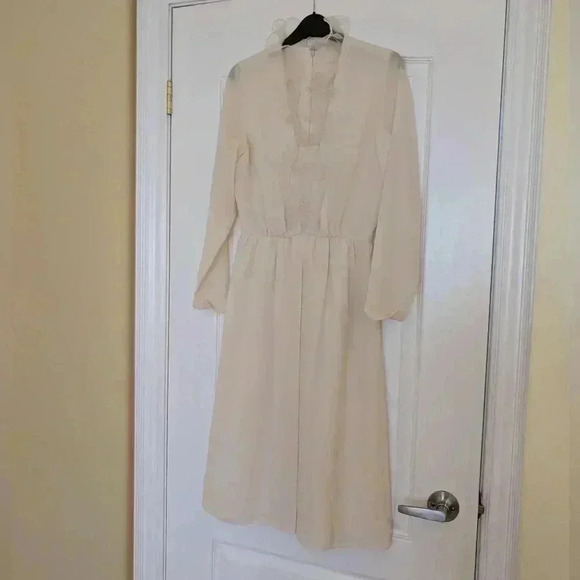 1960s Vintage cream dress with ruffle  collar size small - Picture 1 of 9